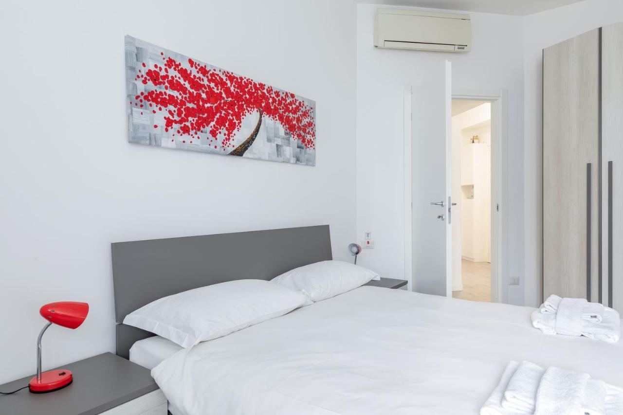 Piazza De Angeli M1 Comfortable Flat With Balcony Милан Экстерьер фото