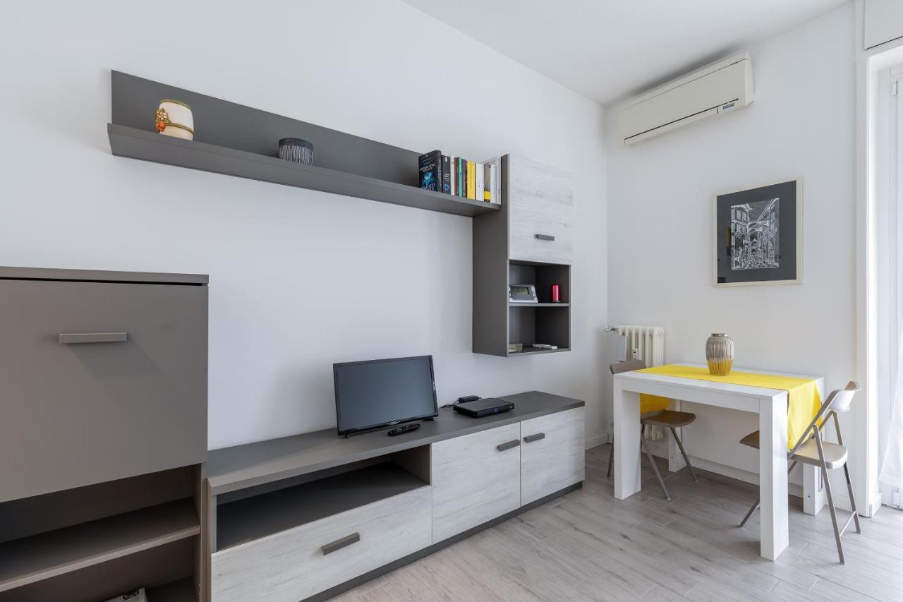 Piazza De Angeli M1 Comfortable Flat With Balcony Милан Экстерьер фото