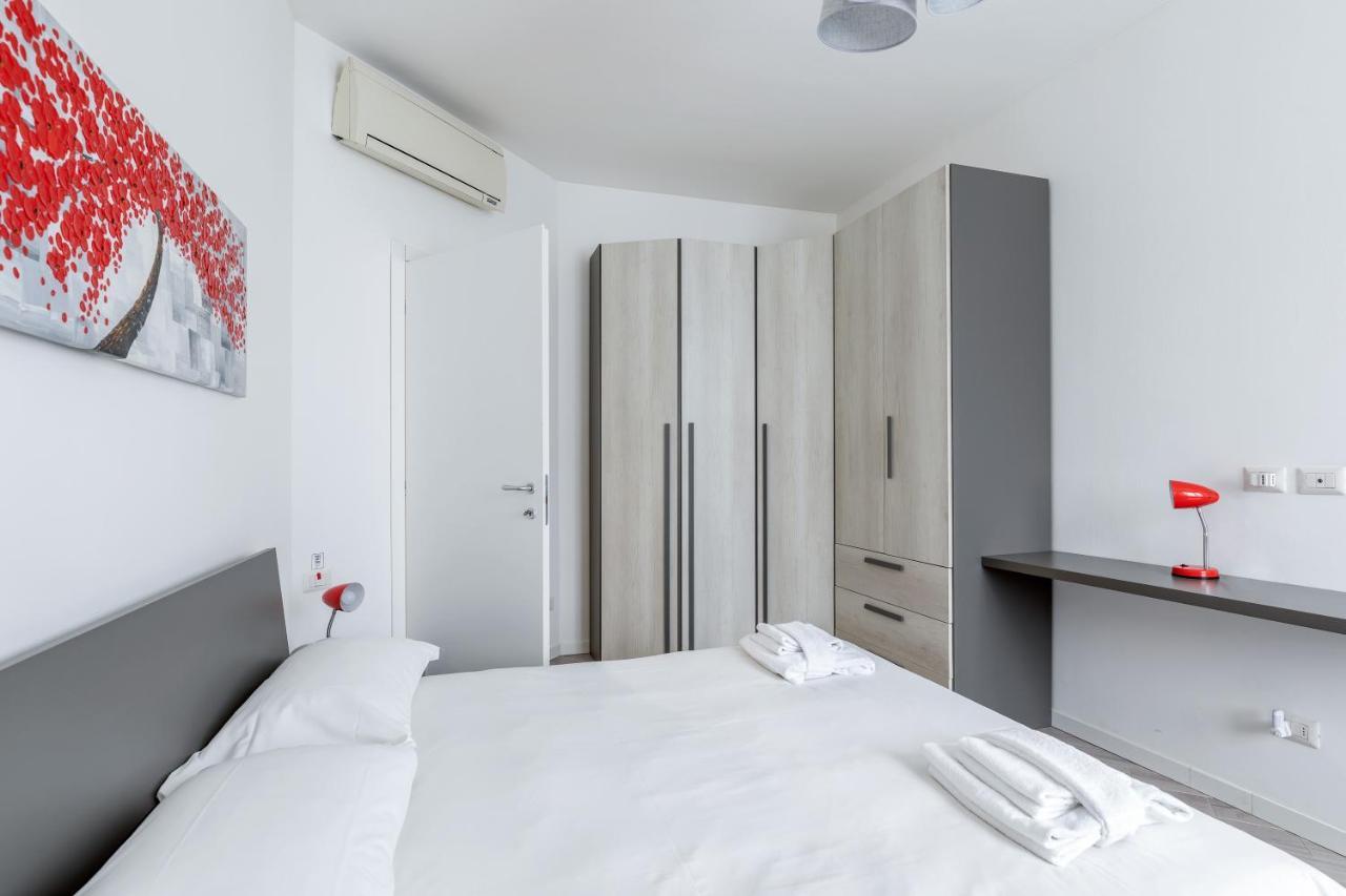 Piazza De Angeli M1 Comfortable Flat With Balcony Милан Экстерьер фото
