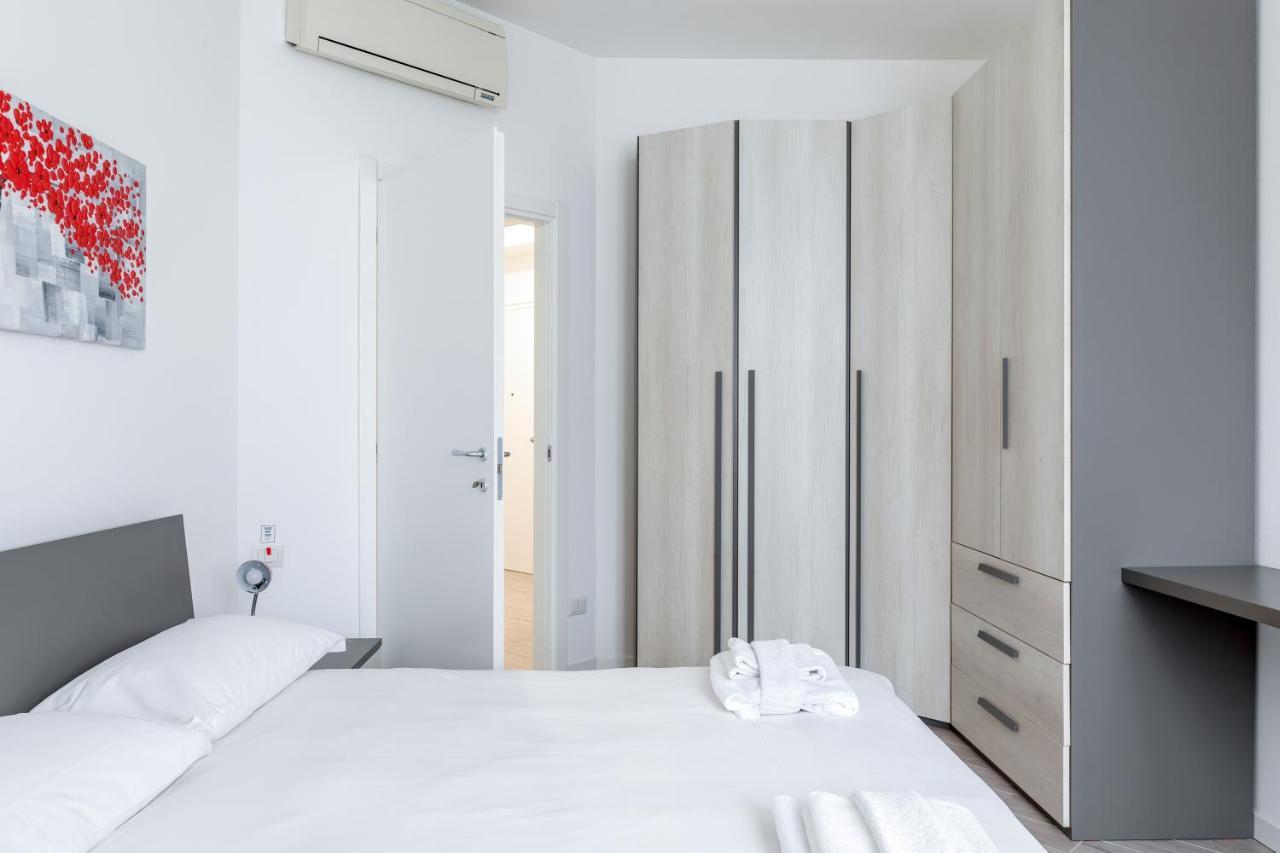 Piazza De Angeli M1 Comfortable Flat With Balcony Милан Экстерьер фото