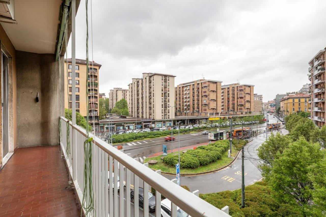 Piazza De Angeli M1 Comfortable Flat With Balcony Милан Экстерьер фото